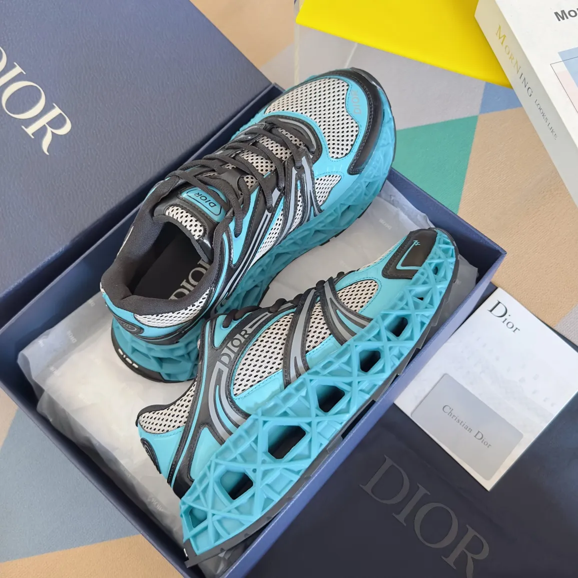 【DIOR】P:800💰 Men's 39-44. (Male 45.46 custom-made) Dior kawa Dior joint 2025ss casual sports shoes‼ ️ Reinterpret running shoes with dior’s haute couture style. b35 is made of fine-textured leather and mesh fabric materials. It can be worn in all seasons, is comfortable and breathable, and has many lines on the shoe body to outline details. It has a full retro three-dimensional feel and can create a casual look all year round!